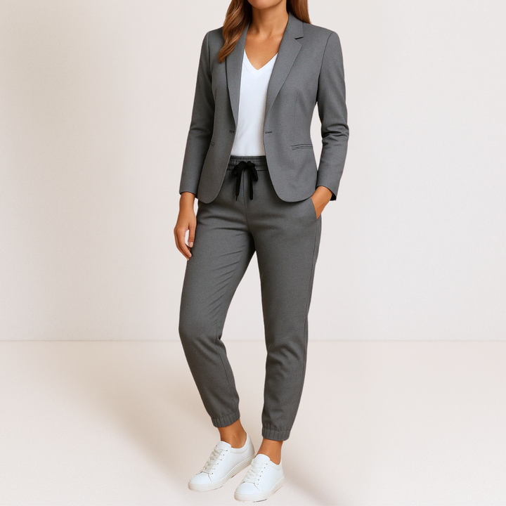 Monique | Modern Elegance in a Comfortable Outfit