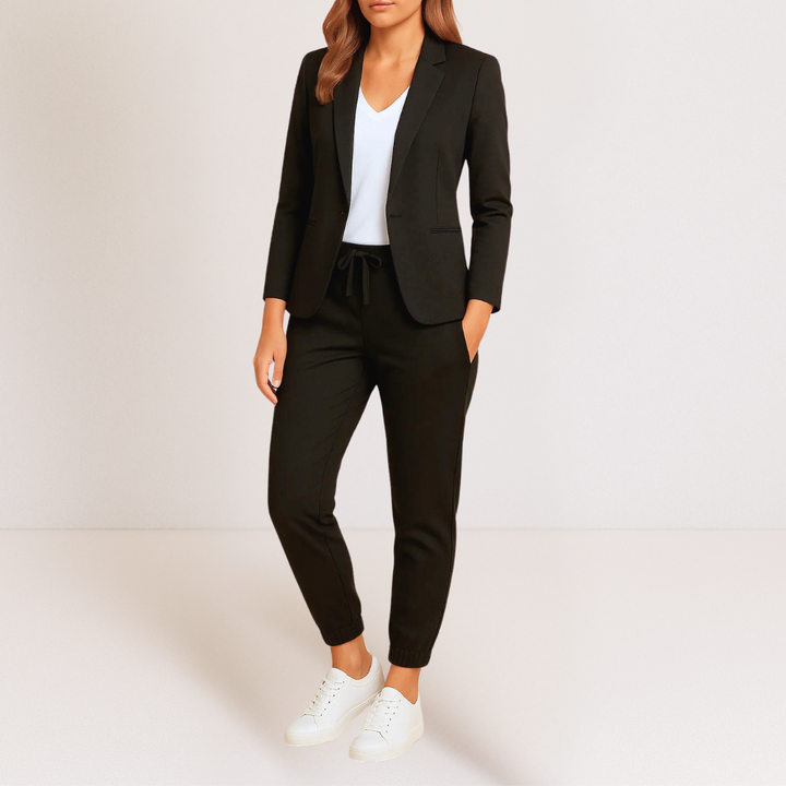 Monique | Modern Elegance in a Comfortable Outfit